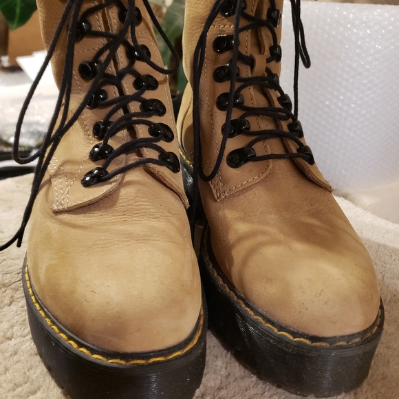 Doc Martens Tan Nubuck Leather Platform Boots Sz 39 Womens 8 - Picture 4 of 10
